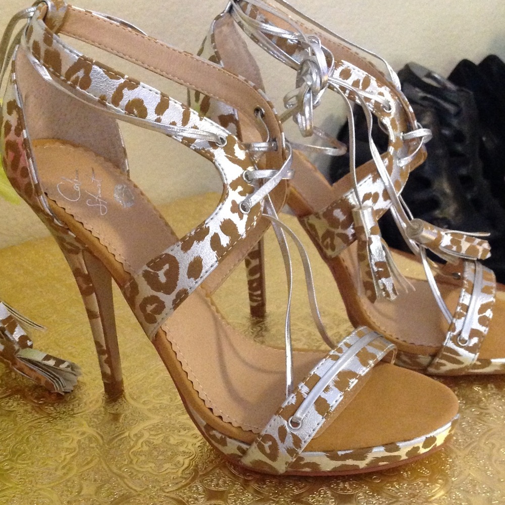 Gorgeous VS Colin Stuart string up heels